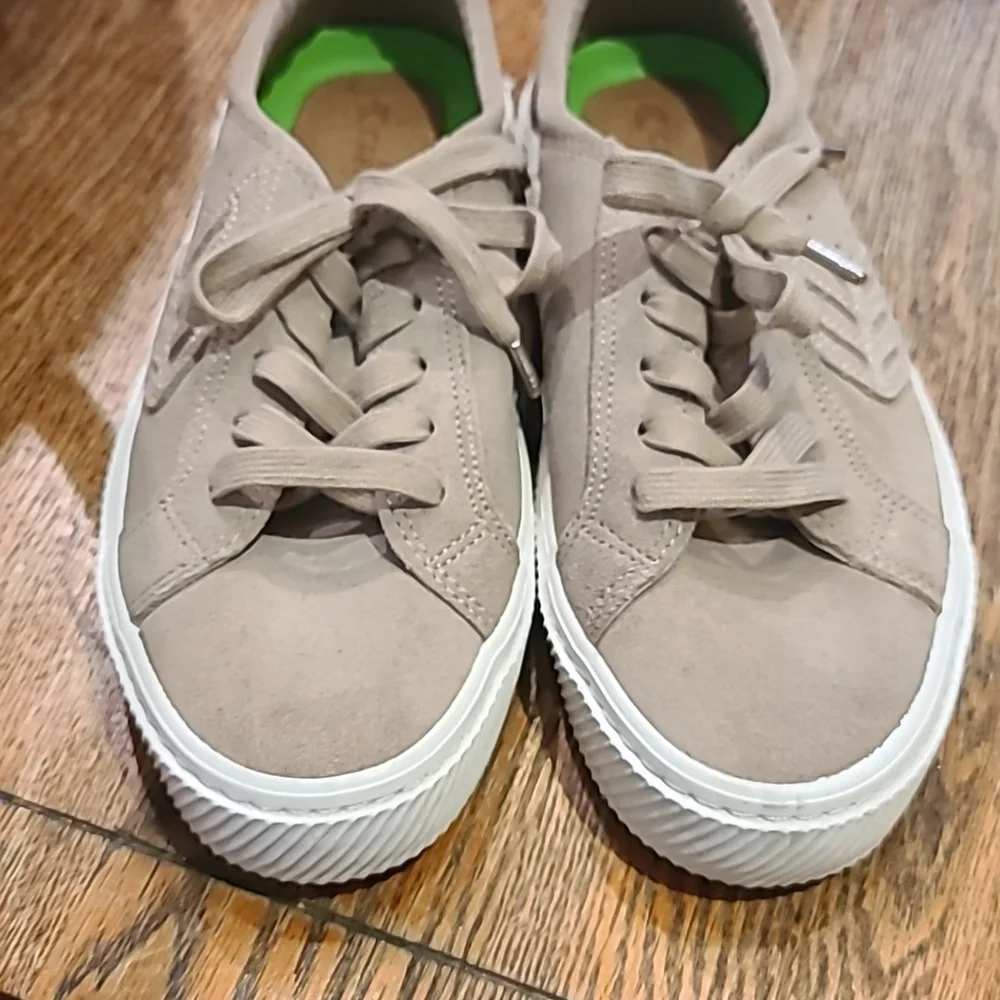Cariuma Suede Sneakers Beige New - Picture 4 of 8